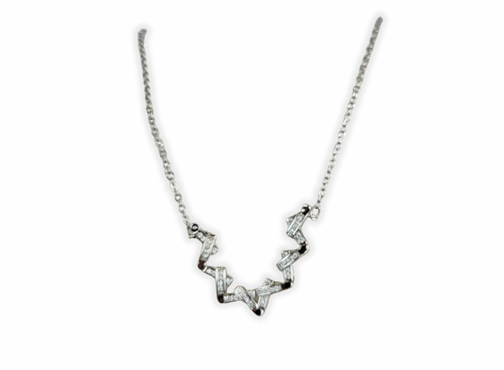 Silver Metal Necklace with Diamonds:
Star of David- Collar de Metal Plateado con Diamantes: Estrella de David