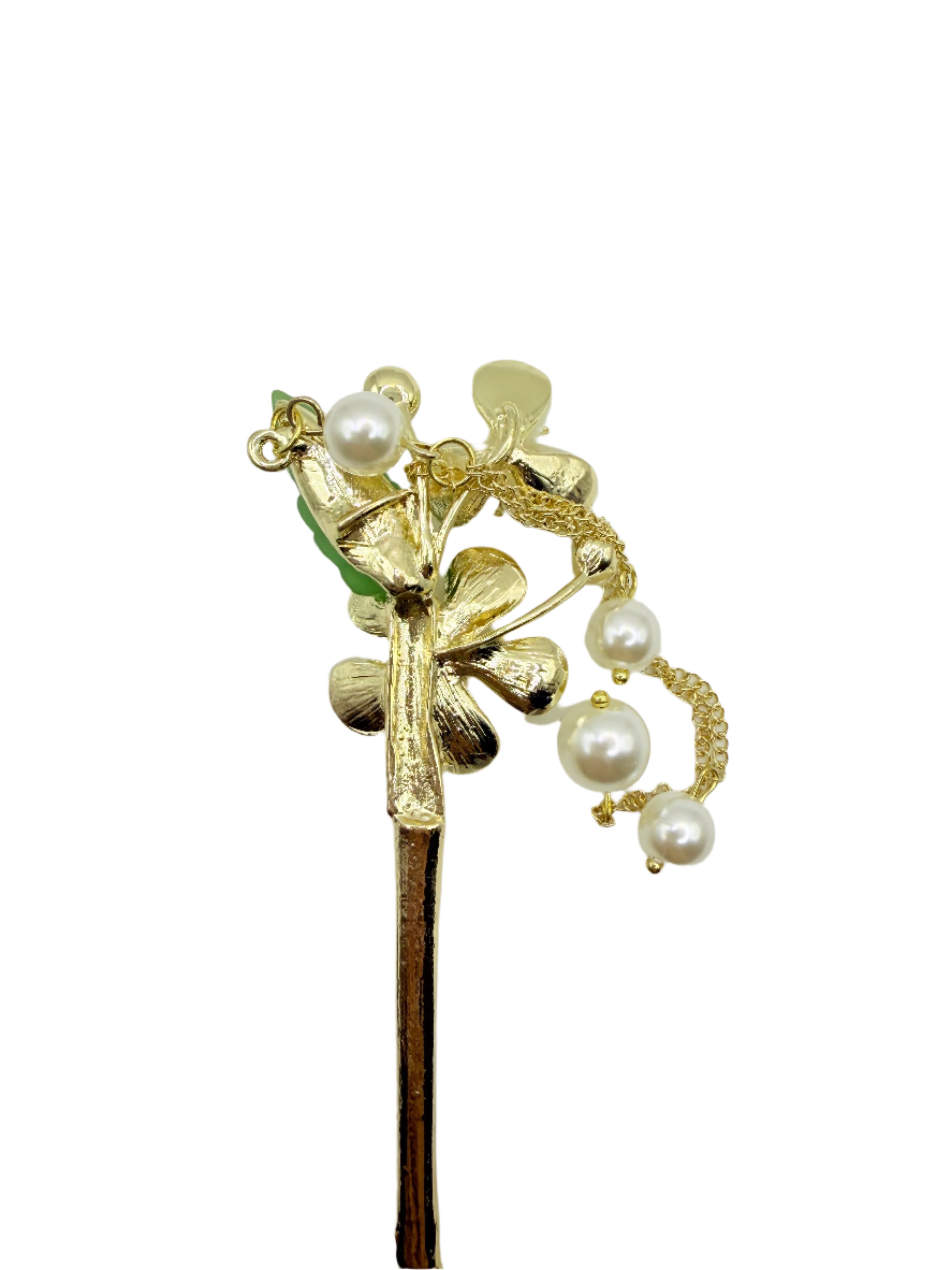 Chinese-style hairpin簪 (zān), 步摇 (bùyáo)