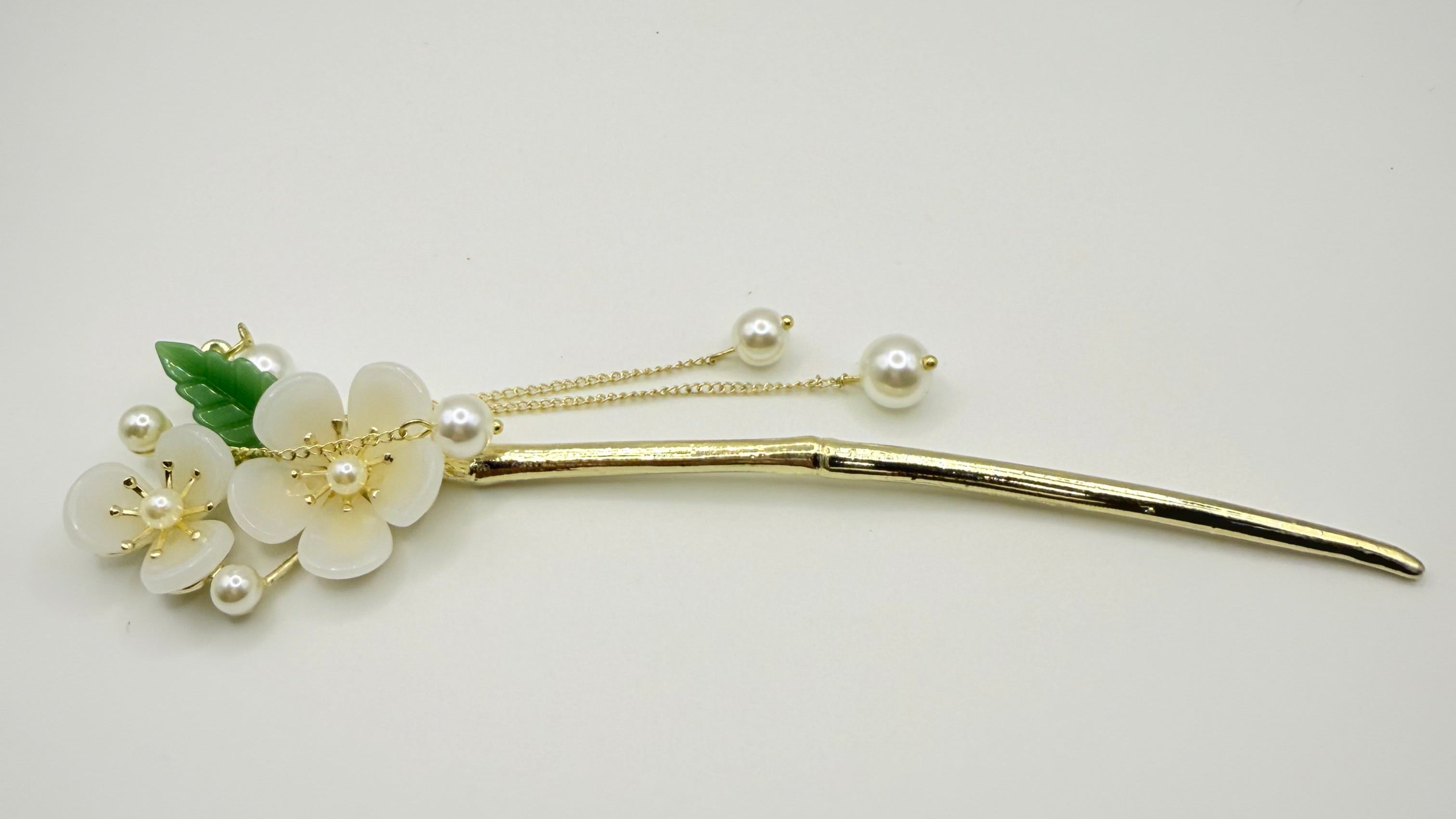 Chinese-style hairpin簪 (zān), 步摇 (bùyáo)
