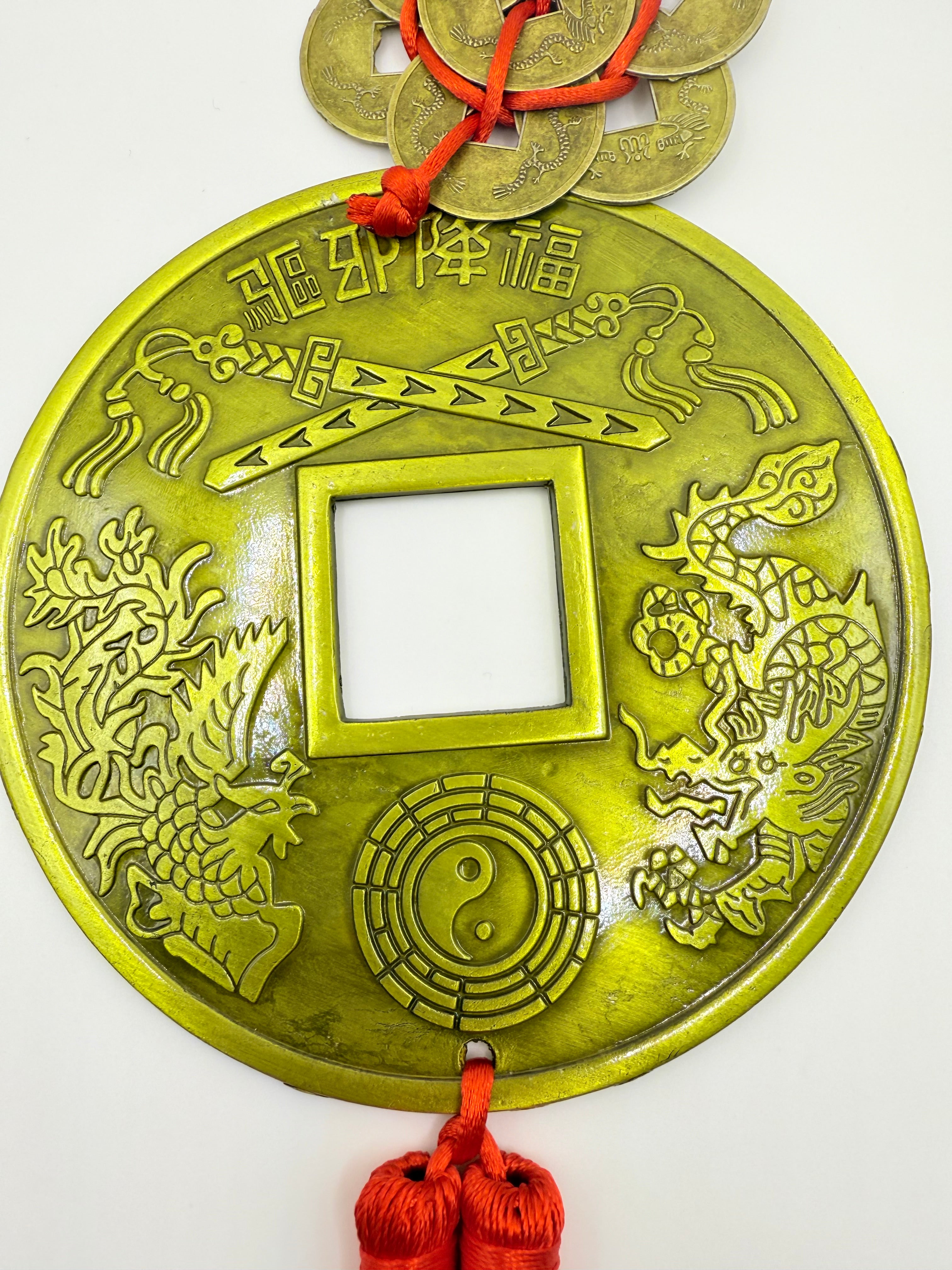 大型风水中国钱币挂饰– Winter's Devotion