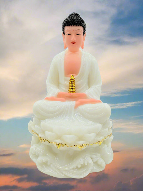 Hermosa estatua de Buda blanco